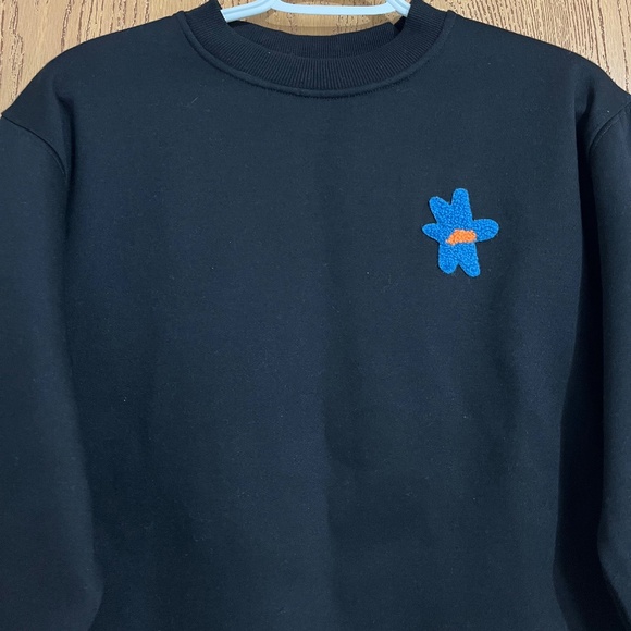 Compania Fantastica Women’s Black w/ Blue Floral Patch Sweatshirt Sz-S - Picture 2 of 5